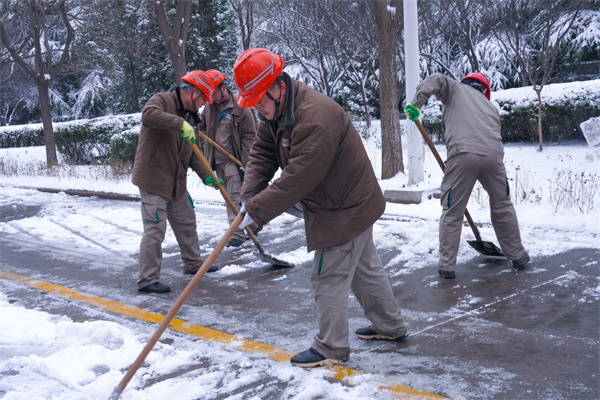 扫雪.jpg